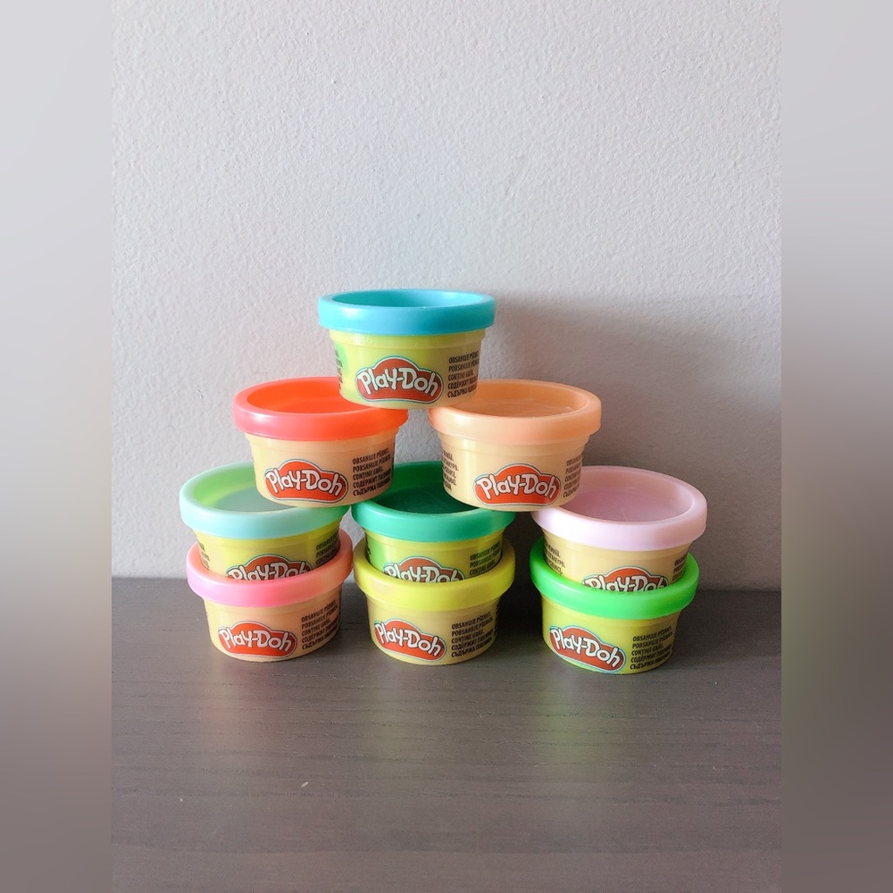 $2 Play-Doh Light colours 9 mini play dough